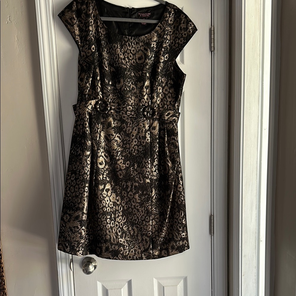 Signature by Robbie Bee Black and Gold Sheath Mini Dress